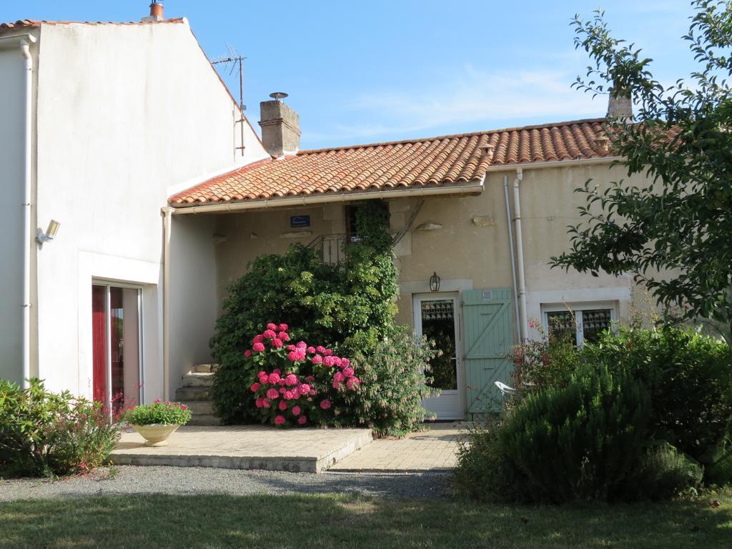 Bed and Breakfast L'Aubinoise Saint-Aubin-la-Plaine Экстерьер фото